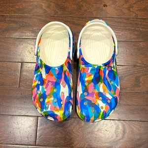 CROCS multicolor patter